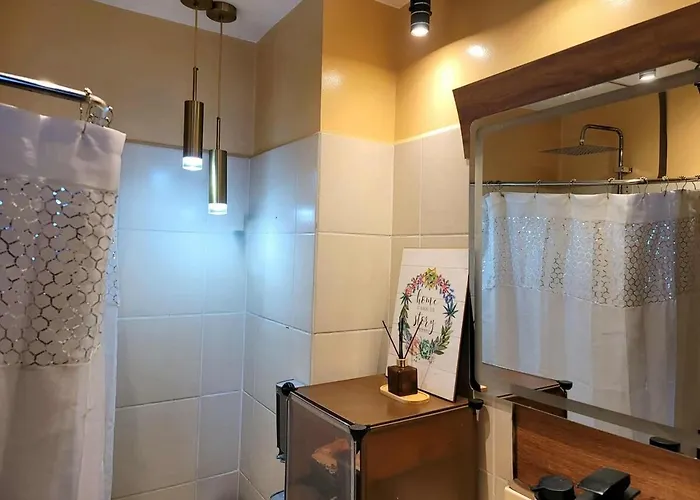 Apartment Spectacular Penthouse With Stunning Balcony In Eastwood Mall