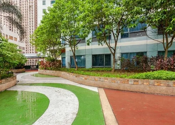 Apartment Spectacular Penthouse With Stunning Balcony In Eastwood Mall