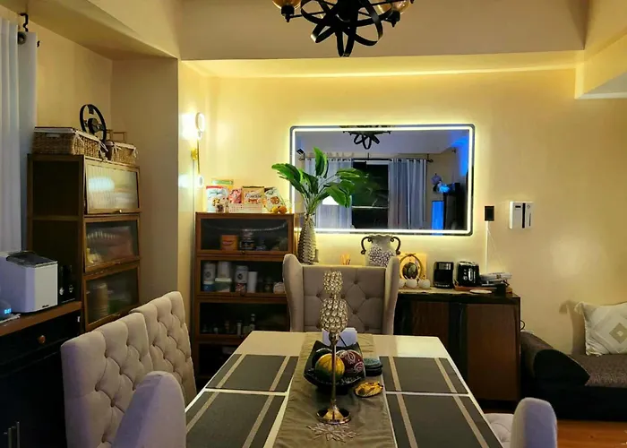 Apartment Spectacular Penthouse With Stunning Balcony In Eastwood Mall *