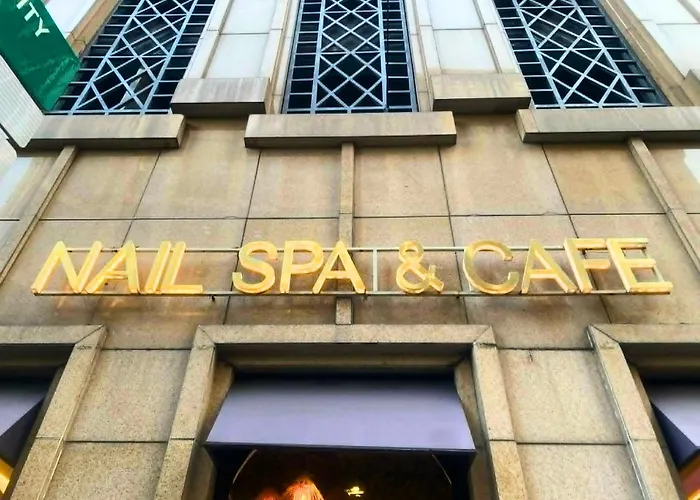 Apartment Spectacular Penthouse With Stunning Balcony In Eastwood Mall *