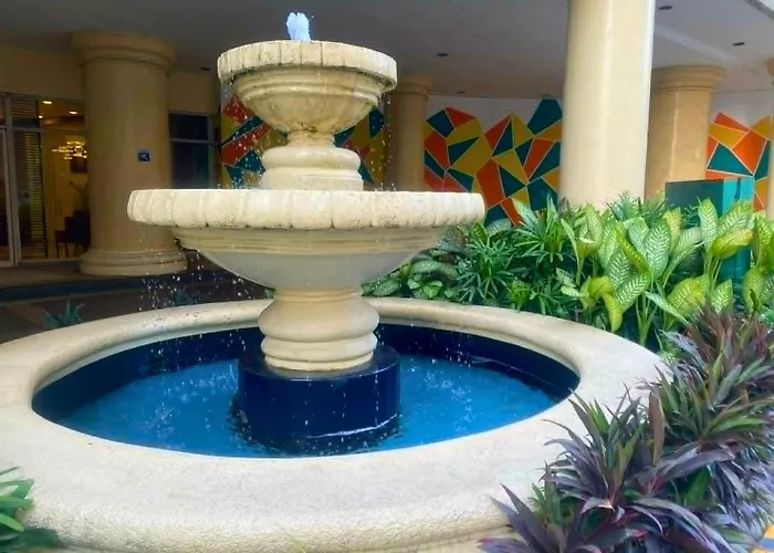 Apartment Spectacular Penthouse With Stunning Balcony In Eastwood Mall *