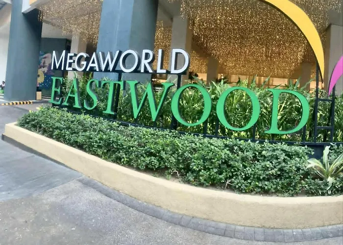 Apartment Spectacular Penthouse With Stunning Balcony In Eastwood Mall